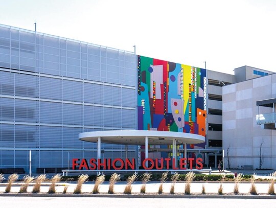 fot. Fashion Outlets of Chicago (5220 Fashion Outlets Way, )/Facebook