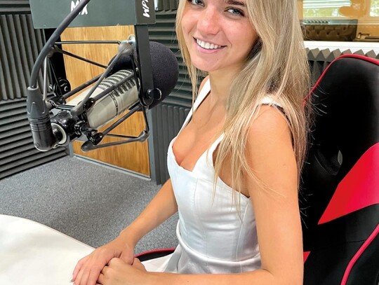 Oliwia Nawrot z wizyt w studiu WPNA 103.1 FM  fot. Joanna Trzos