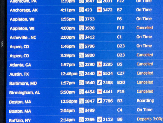 Holiday travel impacted by winter storm, Chicago, USA - 22 Dec 2022