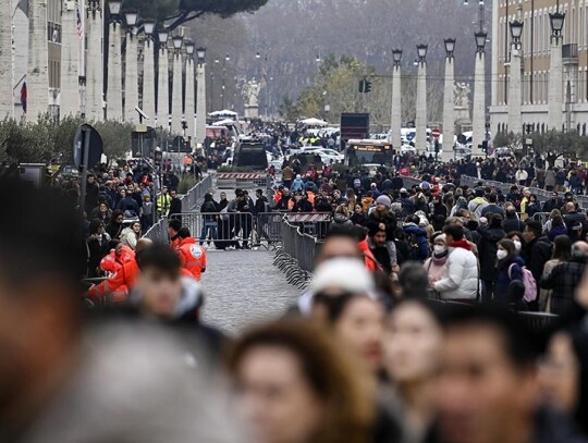 Pope Emeritus Benedict XVI's body lies in state in St. Peter's Basilica for public viewing, Vatican City, Vatican City State Holy See - 03 Jan 2023