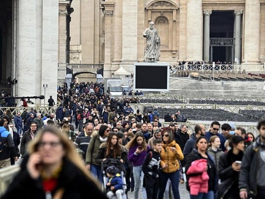 Pope Emeritus Benedict XVI's body lies in state in St. Peter's Basilica for public viewing, Vatican City, Vatican City State Holy See - 03 Jan 2023