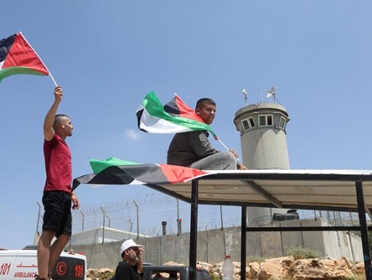 Palestinians and Israeli soldiers clash at Tayaseer checkpoint, Nablus - 06 Jun 2022