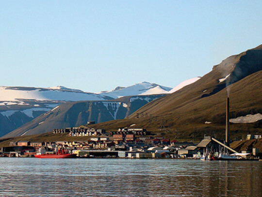 Longyearbyen_panorama_Wiki