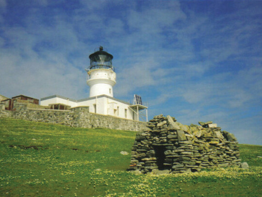 St_Flannan's_Cell_and_Flannan_Isles_Lighthouse_Wiki