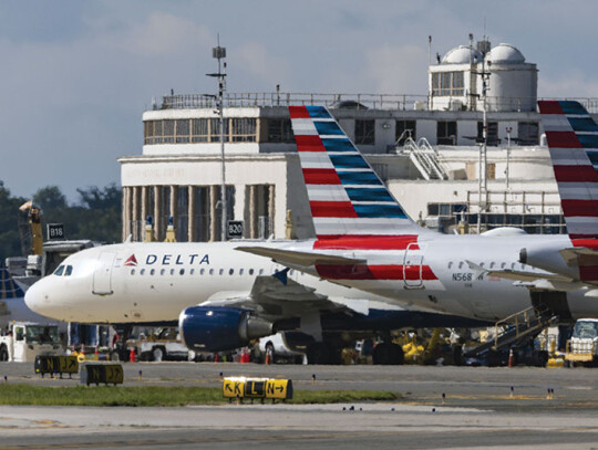 Delta_Airplane_fot_Jim_Lo_Scalzo_EPA_Shutterstock