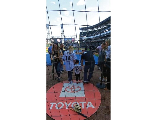 Brendan Burns na stadionie WHite Sox fot. Brave 4 Brendan/Facebook