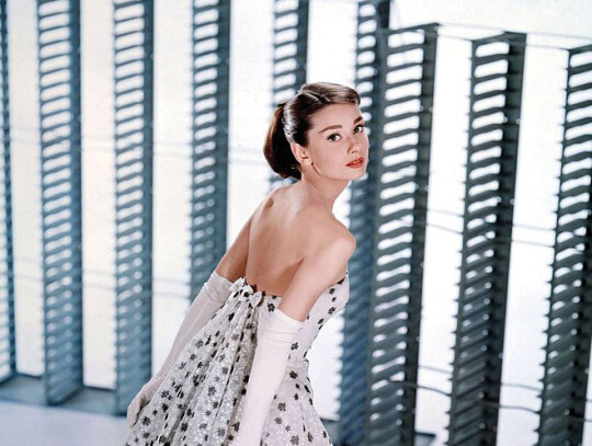 Audrey_Hepburn_Funny_Face_Promotional_photograph