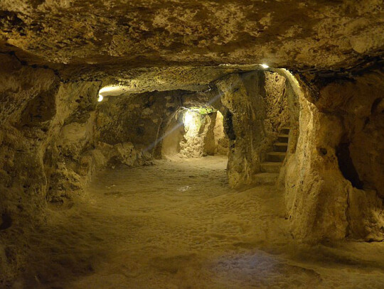 DERINKUYU_UNDERGROUND_CITY_-_panoramio_Wiki