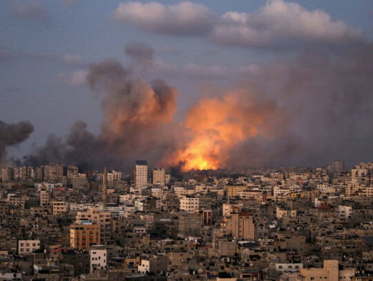 Israeli strike in Gaza as death toll mounts - 12 Oct 2023