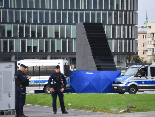 Police cordon off Warsaw's Pilsudski Square after bomb threat, Poland - 14 Oct 2023