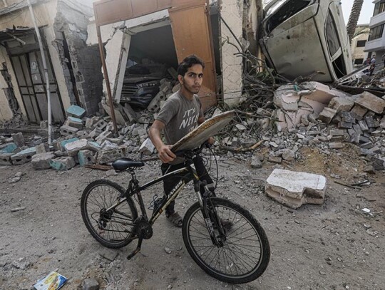 Destruction following air strike on Al Shejaeiya, Gaza - 08 Nov 2023