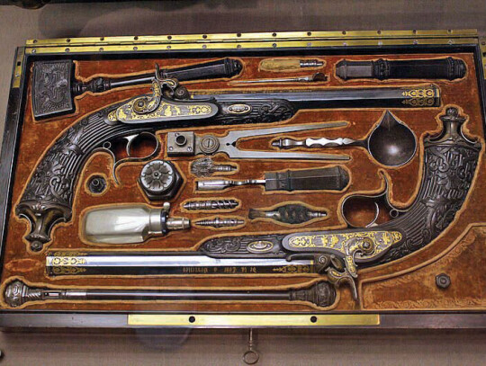 Dueling_pistols_Wiki