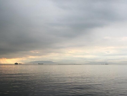 Manila_Bay,_Sky,_South_China_Sea,_Philippines