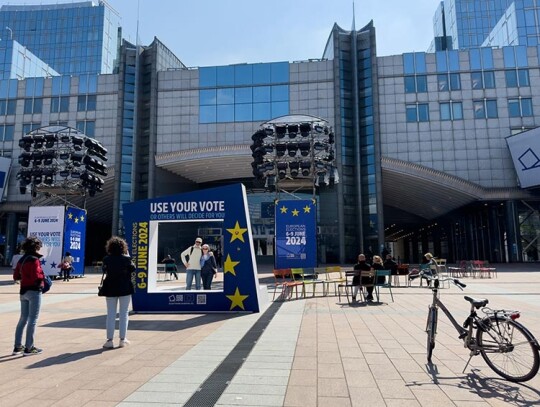 European Parliament prepares for broadcast of European elections results, Br