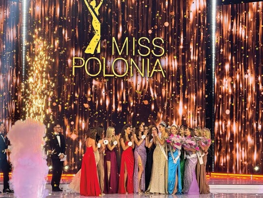 Finalistki konkursu Miss Polonia. Maja Klajda w środku fot. Daniel Bociąga