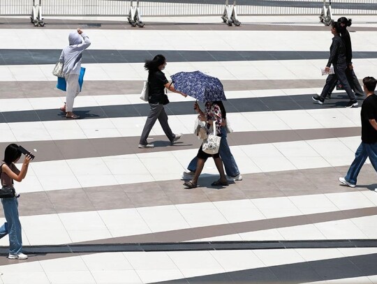 Thailand faces scorching heat and extreme hot weather, Bangkok - 02 Apr 2024