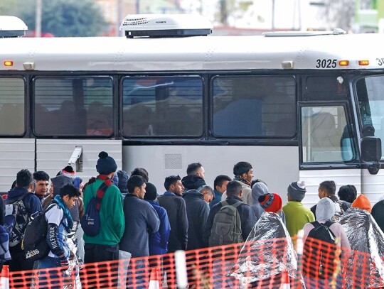 Migrants crossing to the US at Texas Border in Eagle Pass, USA - 21 Dec 2023