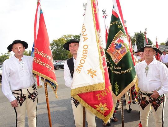 Taneczne popisy dzieci ze Szkółki Pieśni i Tańca przy Zarządzie Głównym Związku Podhalan Północnej Ameryki