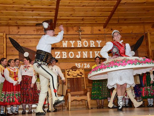 Po zdobyciu tytułu pierwszy taniec z królową ZPPA Anną Zubek-Parą, która wraz z ustępującym zbójnikiem Marcinem Łasiem oraz Gabrielą Mulica